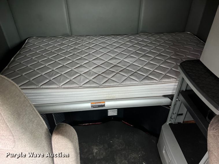 image for item DS3027 2017 Kenworth T680 semi truck