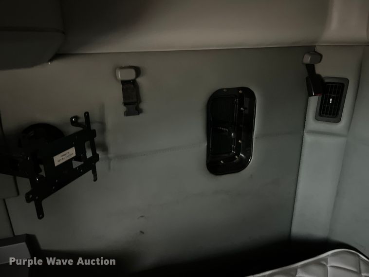 image for item DS3027 2017 Kenworth T680 semi truck