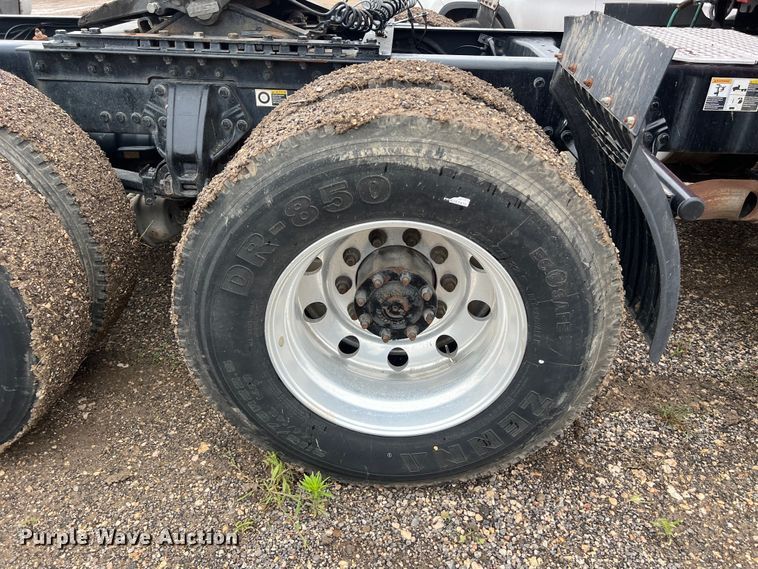 image for item DS3027 2017 Kenworth T680 semi truck