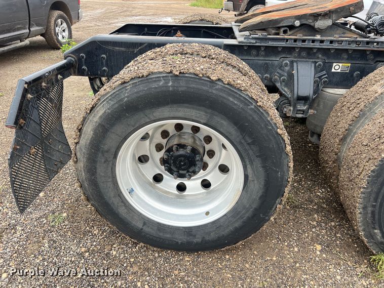 image for item DS3027 2017 Kenworth T680 semi truck