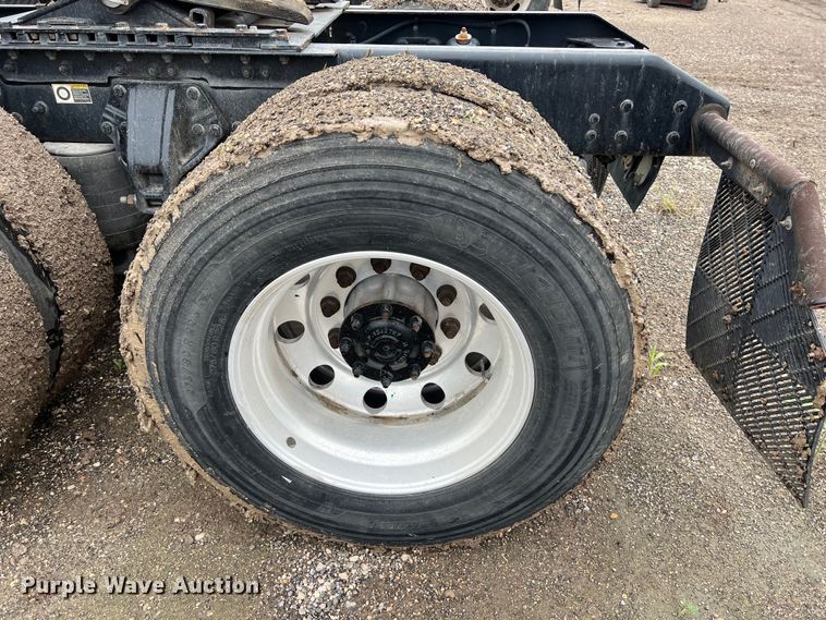 image for item DS3027 2017 Kenworth T680 semi truck