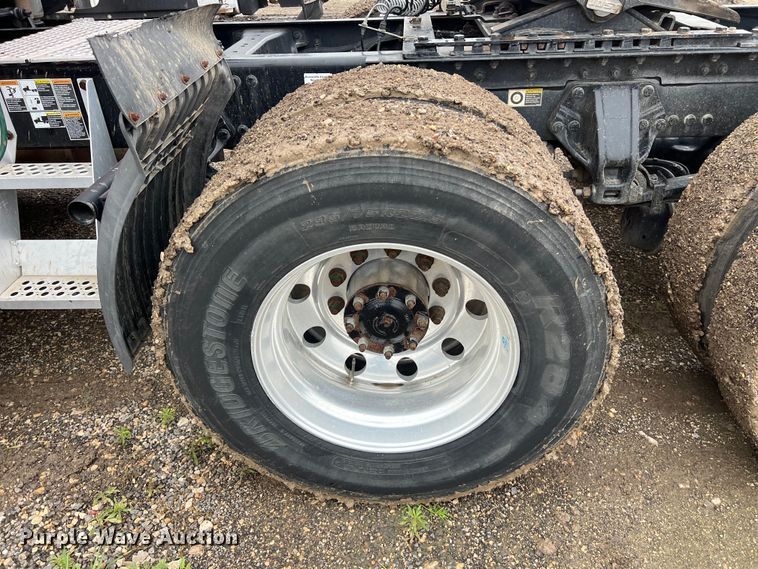 image for item DS3027 2017 Kenworth T680 semi truck