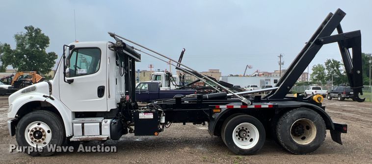 image for item DS3028 2018 Freightliner  M2 106 hook lift truck