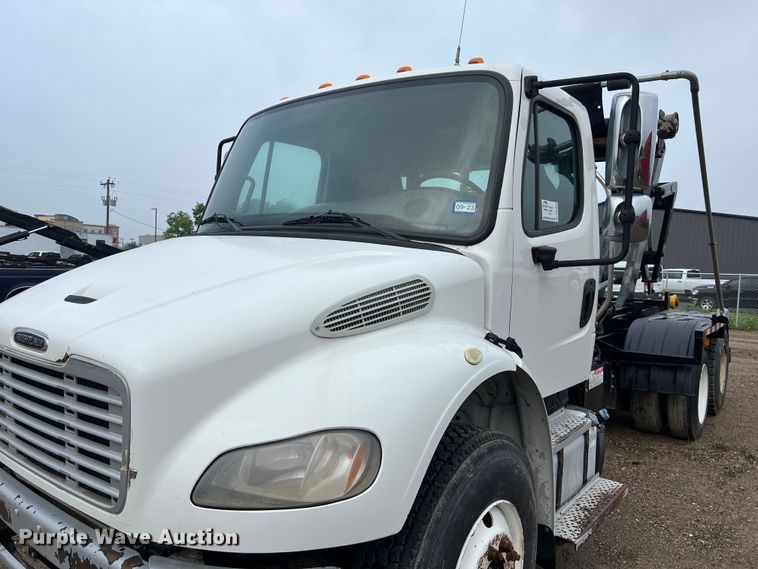 image for item DS3028 2018 Freightliner  M2 106 hook lift truck