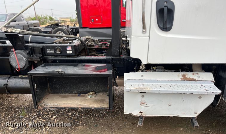 image for item DS3028 2018 Freightliner  M2 106 hook lift truck