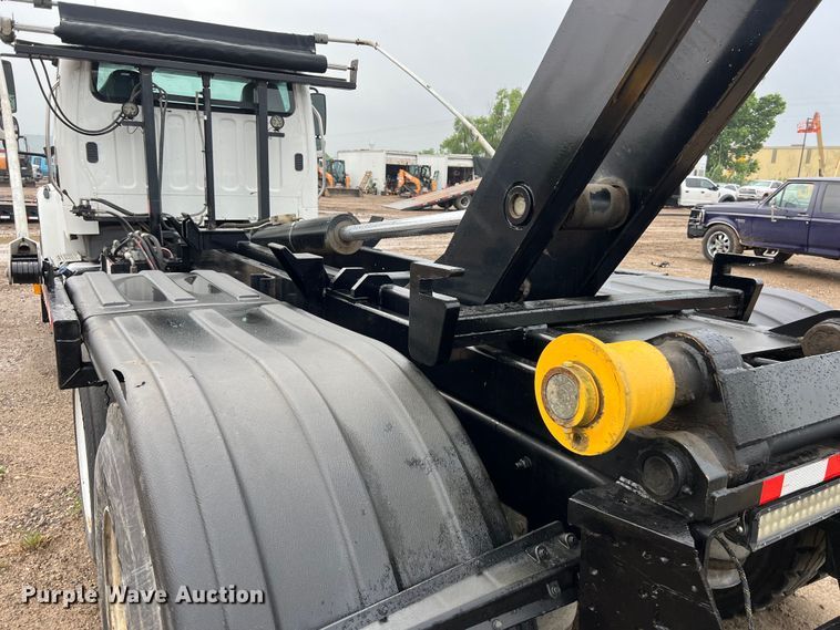 image for item DS3028 2018 Freightliner  M2 106 hook lift truck