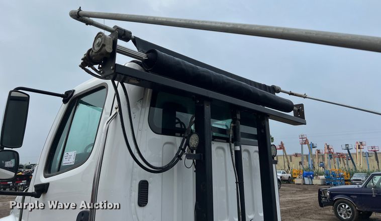 image for item DS3028 2018 Freightliner  M2 106 hook lift truck