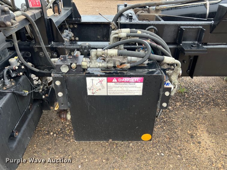 image for item DS3028 2018 Freightliner  M2 106 hook lift truck