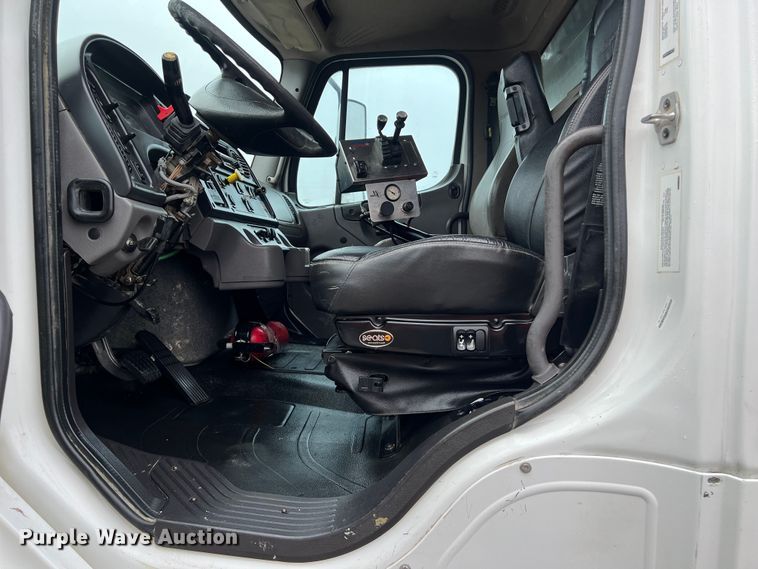 image for item DS3028 2018 Freightliner  M2 106 hook lift truck