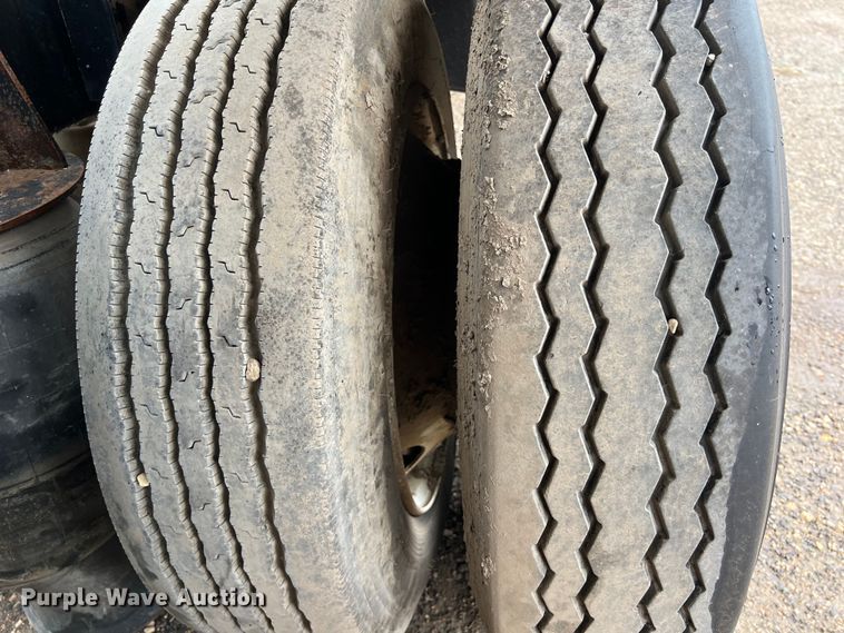 image for item DS3028 2018 Freightliner  M2 106 hook lift truck