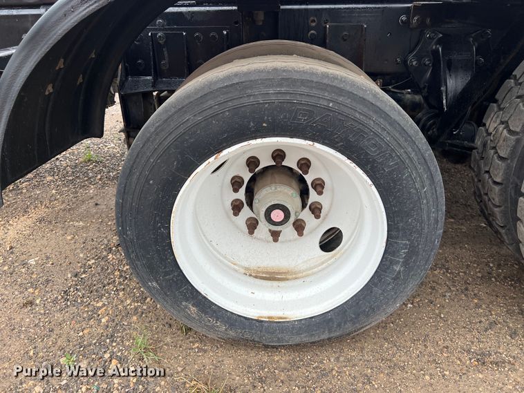 image for item DS3028 2018 Freightliner  M2 106 hook lift truck