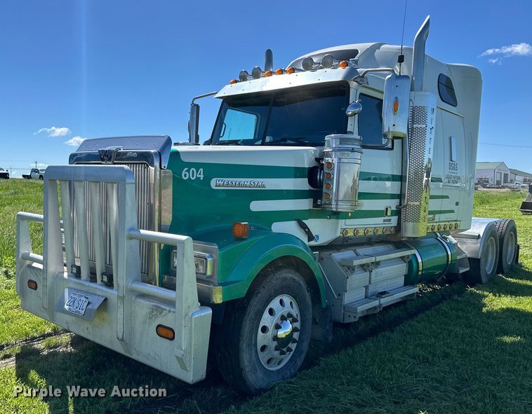 image for item DS4151 2016 Western Star 4900EX semi truck