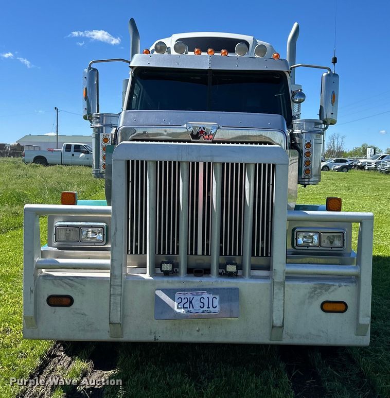 image for item DS4151 2016 Western Star 4900EX semi truck