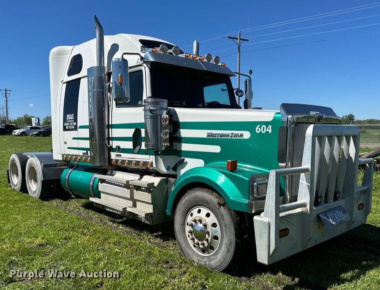 image for item DS4151 2016 Western Star 4900EX semi truck