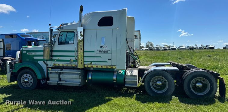 image for item DS4151 2016 Western Star 4900EX semi truck