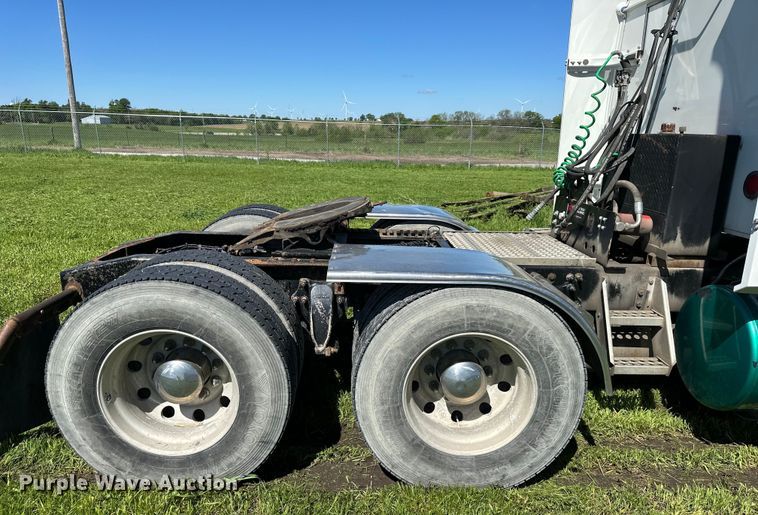 image for item DS4151 2016 Western Star 4900EX semi truck