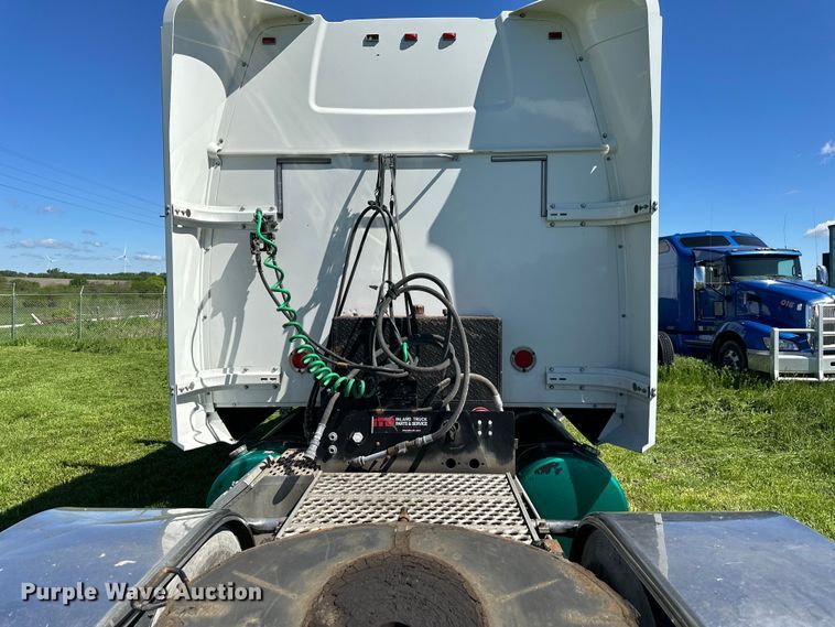 image for item DS4151 2016 Western Star 4900EX semi truck