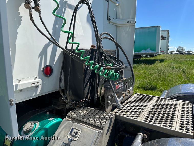 image for item DS4151 2016 Western Star 4900EX semi truck