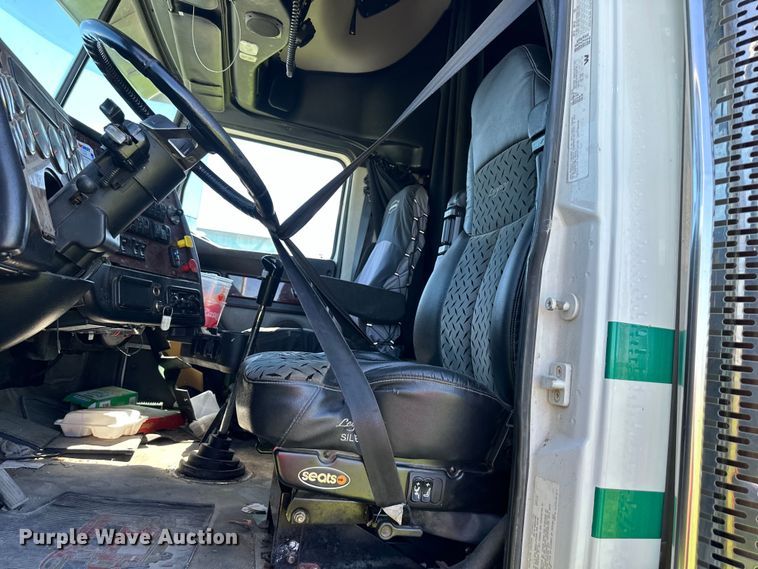 image for item DS4151 2016 Western Star 4900EX semi truck
