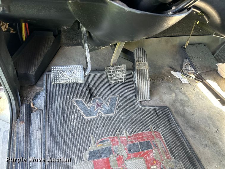 image for item DS4151 2016 Western Star 4900EX semi truck