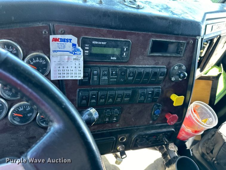 image for item DS4151 2016 Western Star 4900EX semi truck