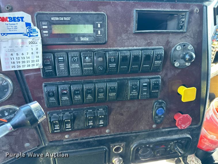 image for item DS4151 2016 Western Star 4900EX semi truck