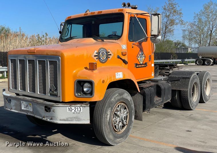 image for item DS5489 1995 International 2674 semi truck