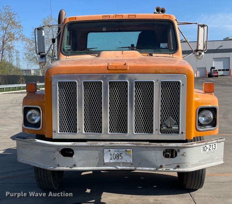 image for item DS5489 1995 International 2674 semi truck