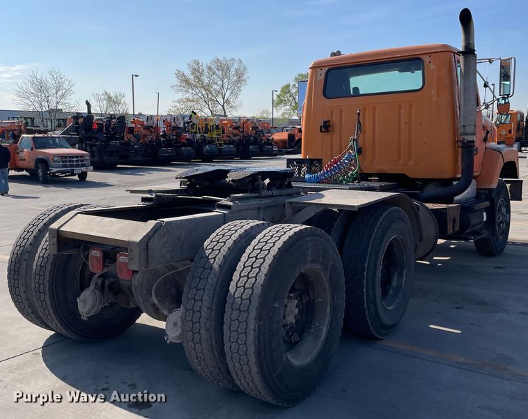 image for item DS5489 1995 International 2674 semi truck