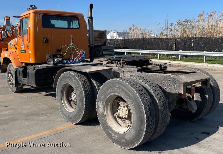 image for item DS5489 1995 International 2674 semi truck