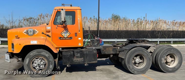 image for item DS5489 1995 International 2674 semi truck