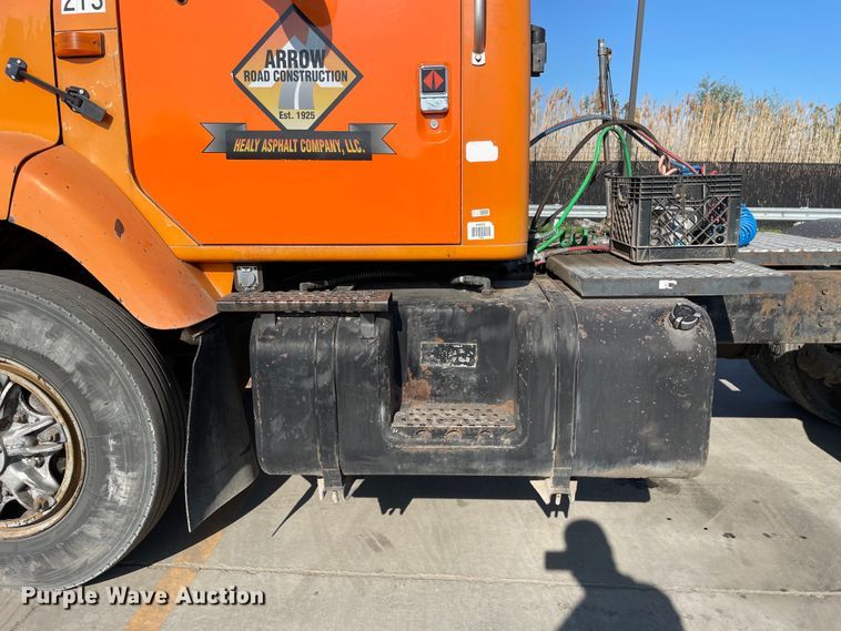 image for item DS5489 1995 International 2674 semi truck