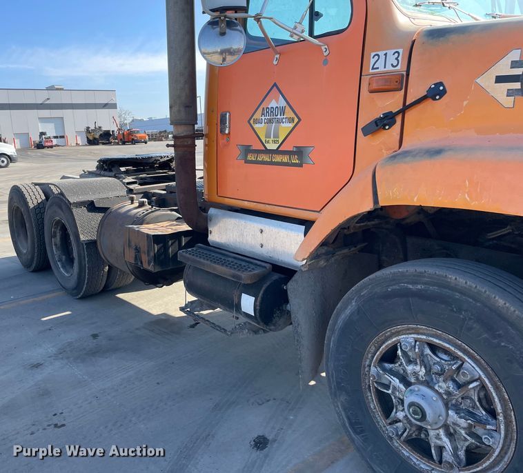 image for item DS5489 1995 International 2674 semi truck