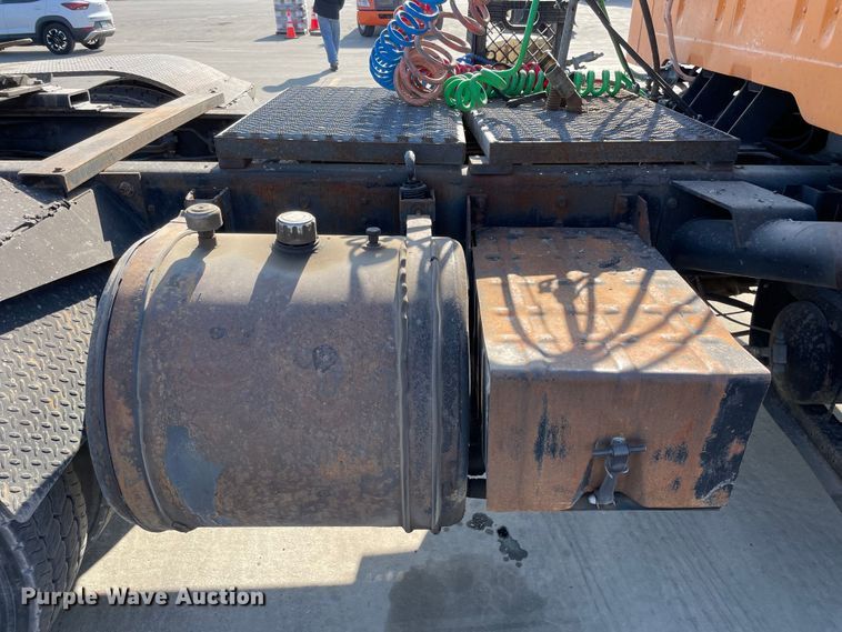 image for item DS5489 1995 International 2674 semi truck