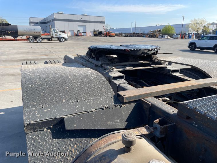 image for item DS5489 1995 International 2674 semi truck