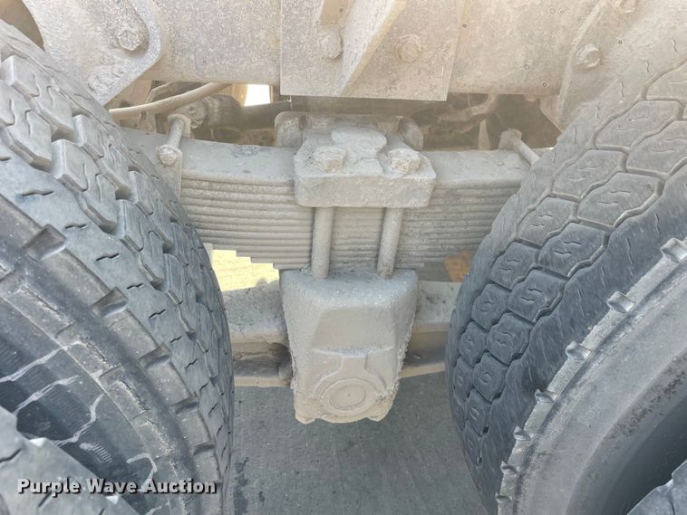 image for item DS5489 1995 International 2674 semi truck