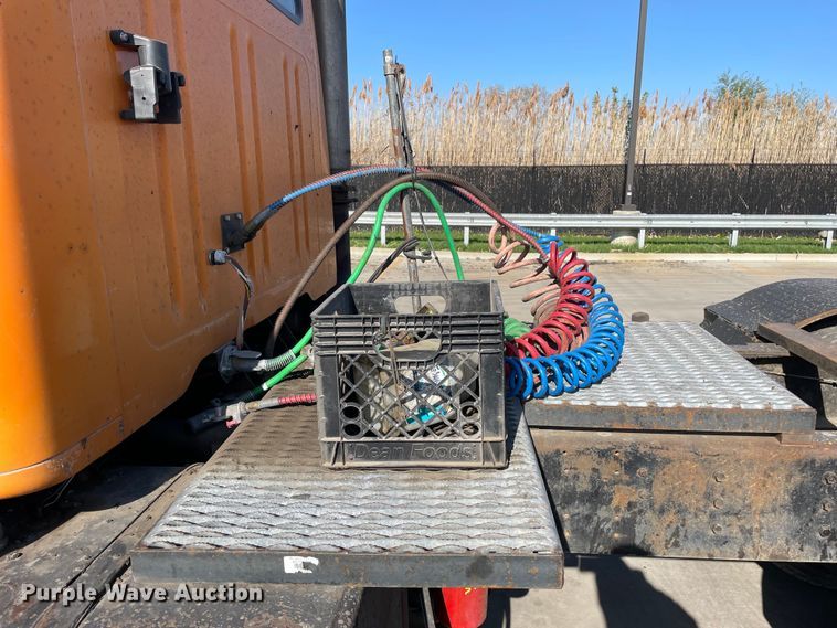 image for item DS5489 1995 International 2674 semi truck