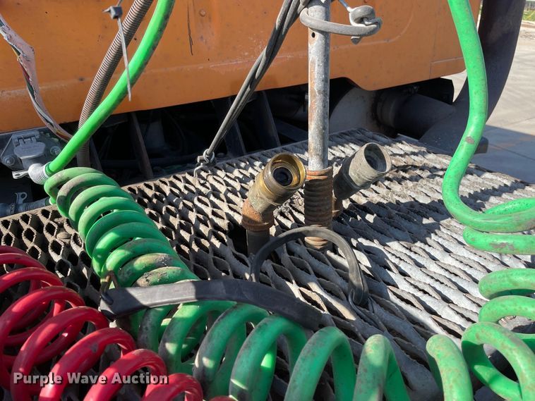 image for item DS5489 1995 International 2674 semi truck