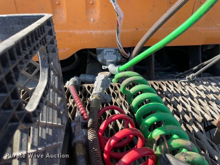 image for item DS5489 1995 International 2674 semi truck