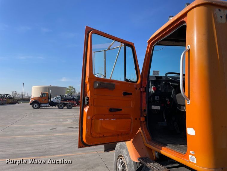 image for item DS5489 1995 International 2674 semi truck