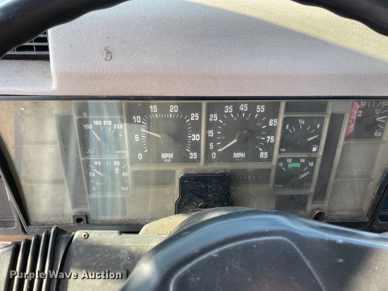 image for item DS5489 1995 International 2674 semi truck