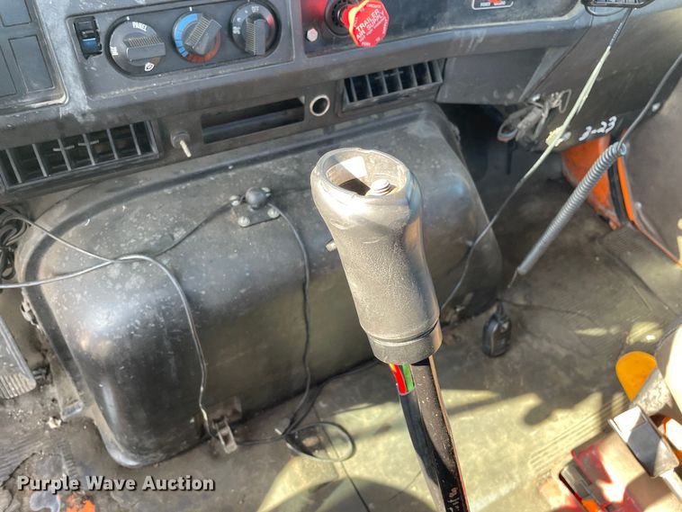 image for item DS5489 1995 International 2674 semi truck