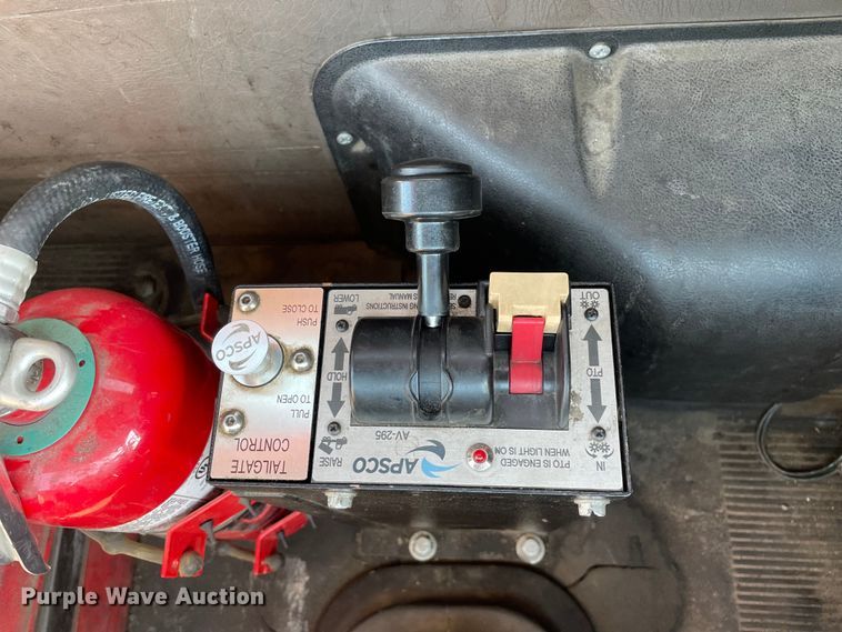 image for item DS5489 1995 International 2674 semi truck