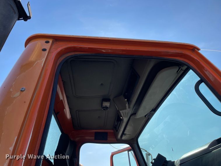 image for item DS5489 1995 International 2674 semi truck