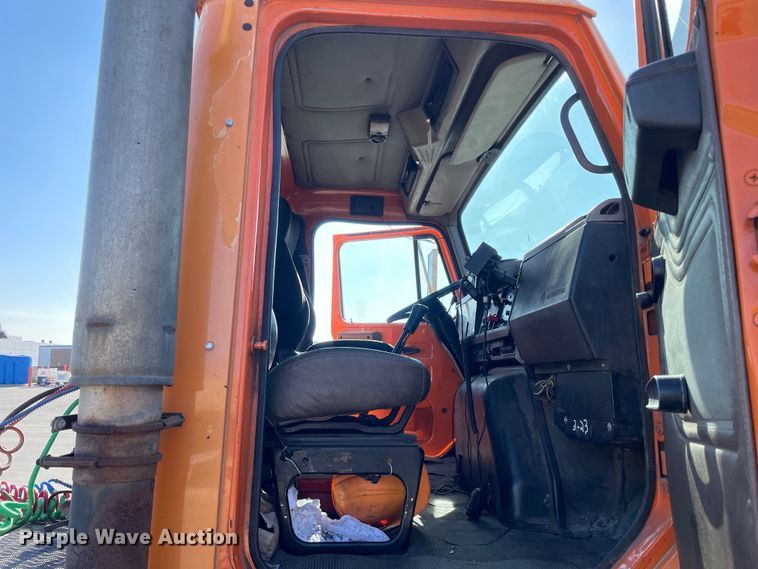 image for item DS5489 1995 International 2674 semi truck