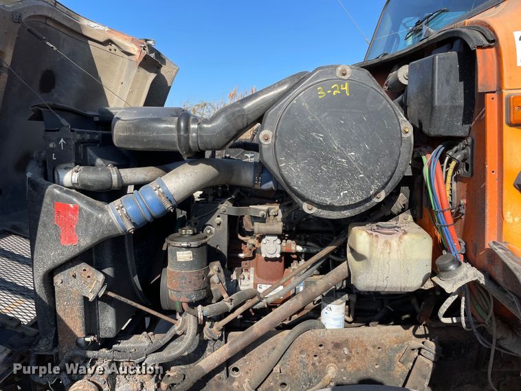 image for item DS5489 1995 International 2674 semi truck