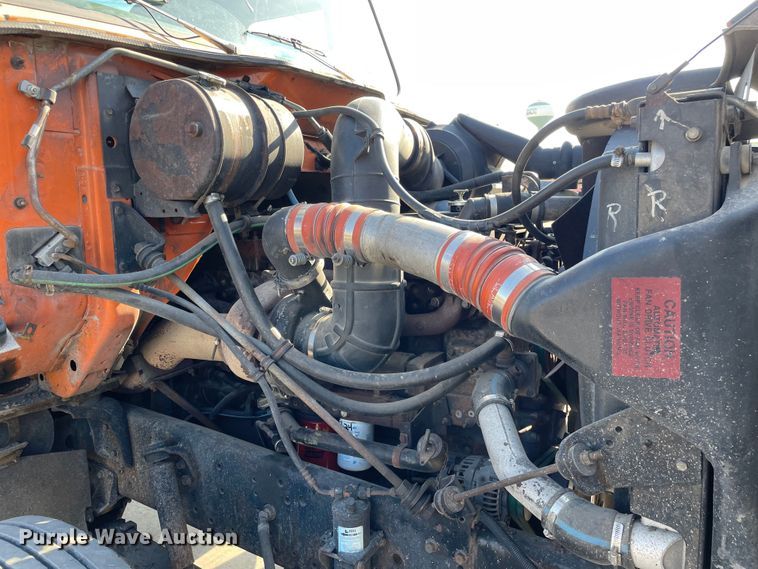 image for item DS5489 1995 International 2674 semi truck