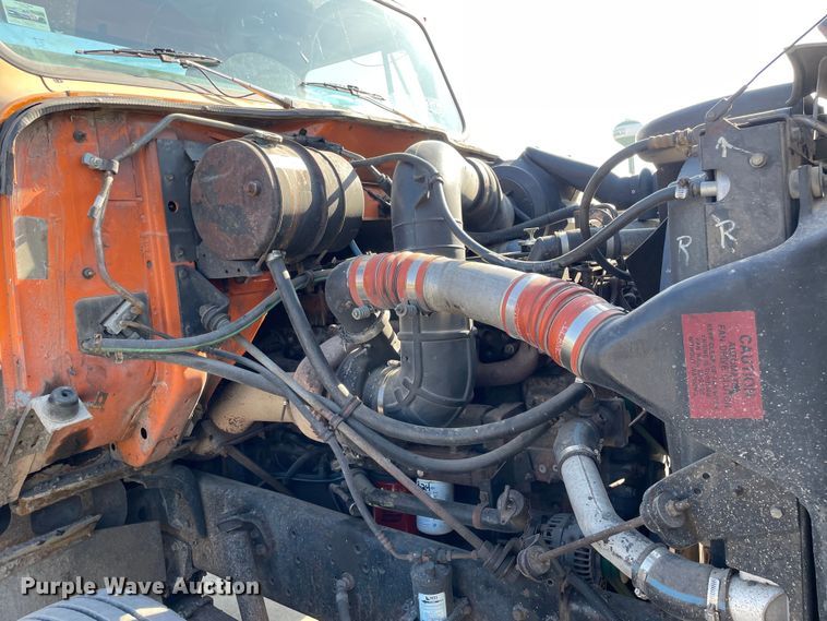 image for item DS5489 1995 International 2674 semi truck