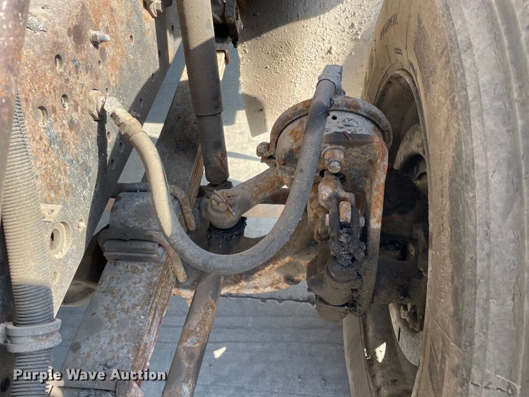 image for item DS5489 1995 International 2674 semi truck