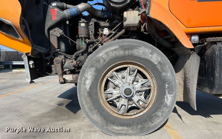 image for item DS5489 1995 International 2674 semi truck